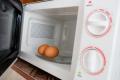 How to cook eggs in the microwave?