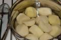 How to cook potatoes in a saucepan?