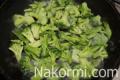 Mga pagkaing broccoli sa oven na may bahagyang inasnan na salmon